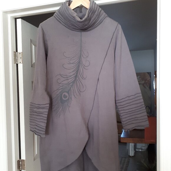 Tunic - 100% Cotton - Grey with Peacock feather design by Elfarrow - Picture 8 of 11